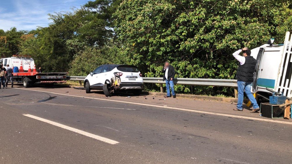 Acidente envolve cinco veículos e deixa três pessoas feridas na Rodovia Raposo Tavares