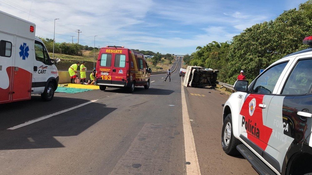 Acidente envolve cinco veículos e deixa três pessoas feridas na Rodovia Raposo Tavares