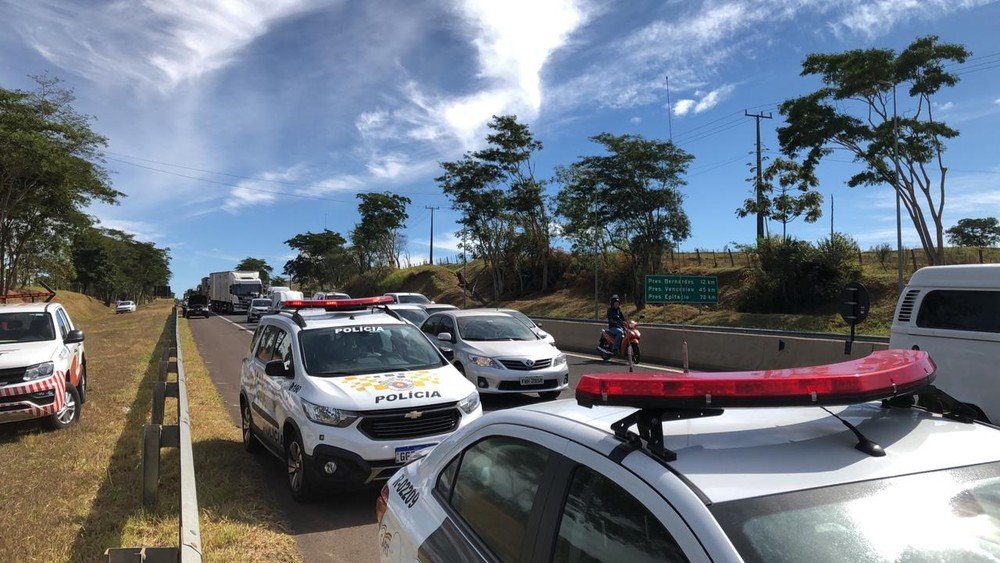 Acidente envolve cinco veículos e deixa três pessoas feridas na Rodovia Raposo Tavares