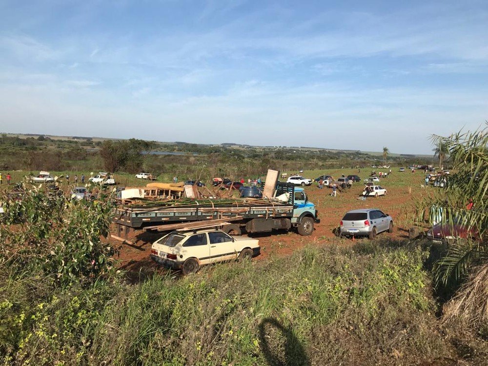 Após reintegração de posse, integrantes da FNL ocupam nova área em Sandovalina Após reintegração de posse, integrantes da FNL ocupam nova área em Sandovalina