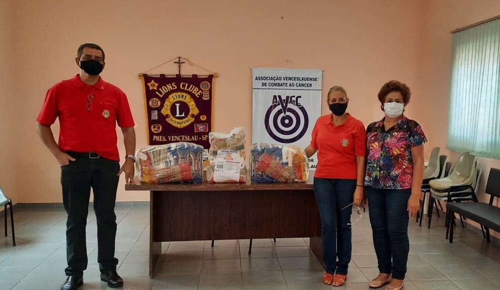 Lions Clube de Presidente Venceslau entrega cestas básicas para entidades e famílias carentes