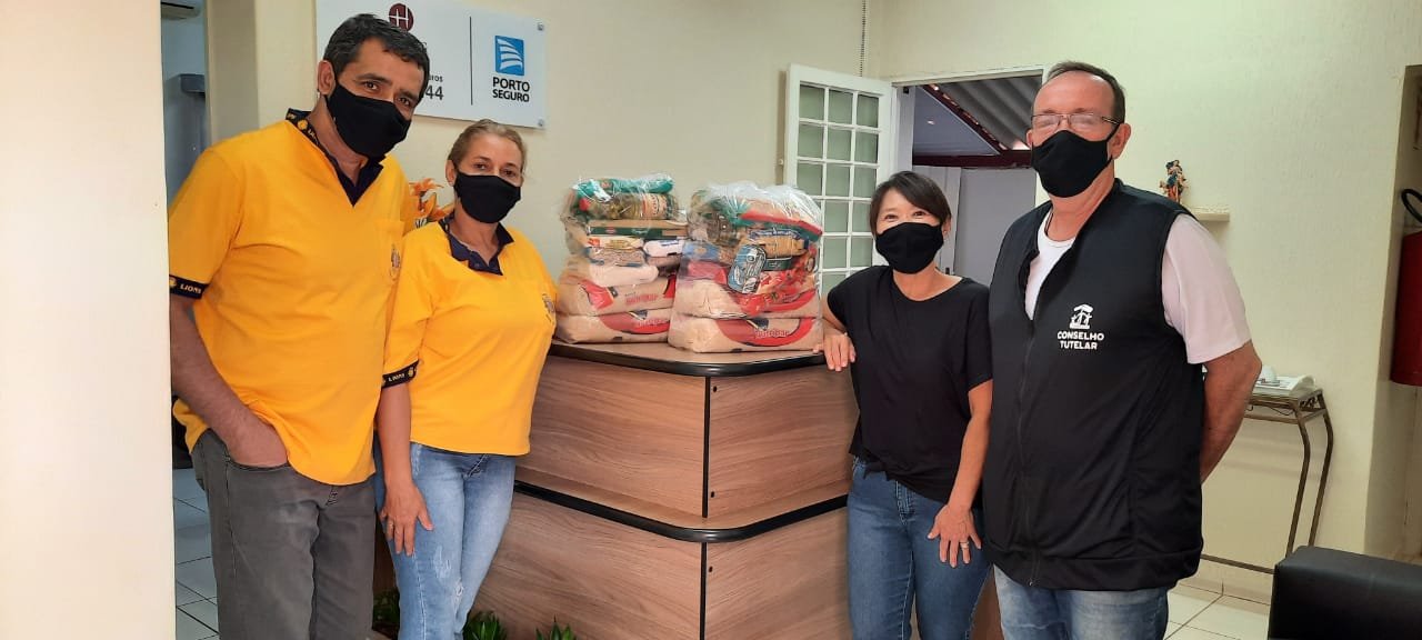 Lions Clube de Presidente Venceslau entrega cestas básicas para entidades e famílias carentes
