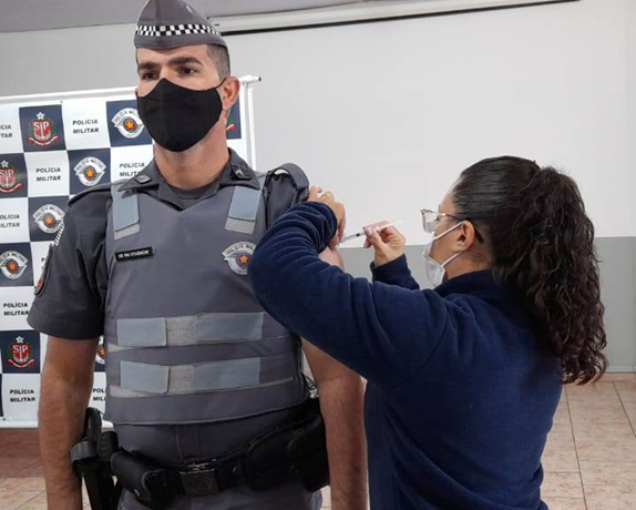 Profissionais da segurança pública participam de segunda fase da campanha de vacinação