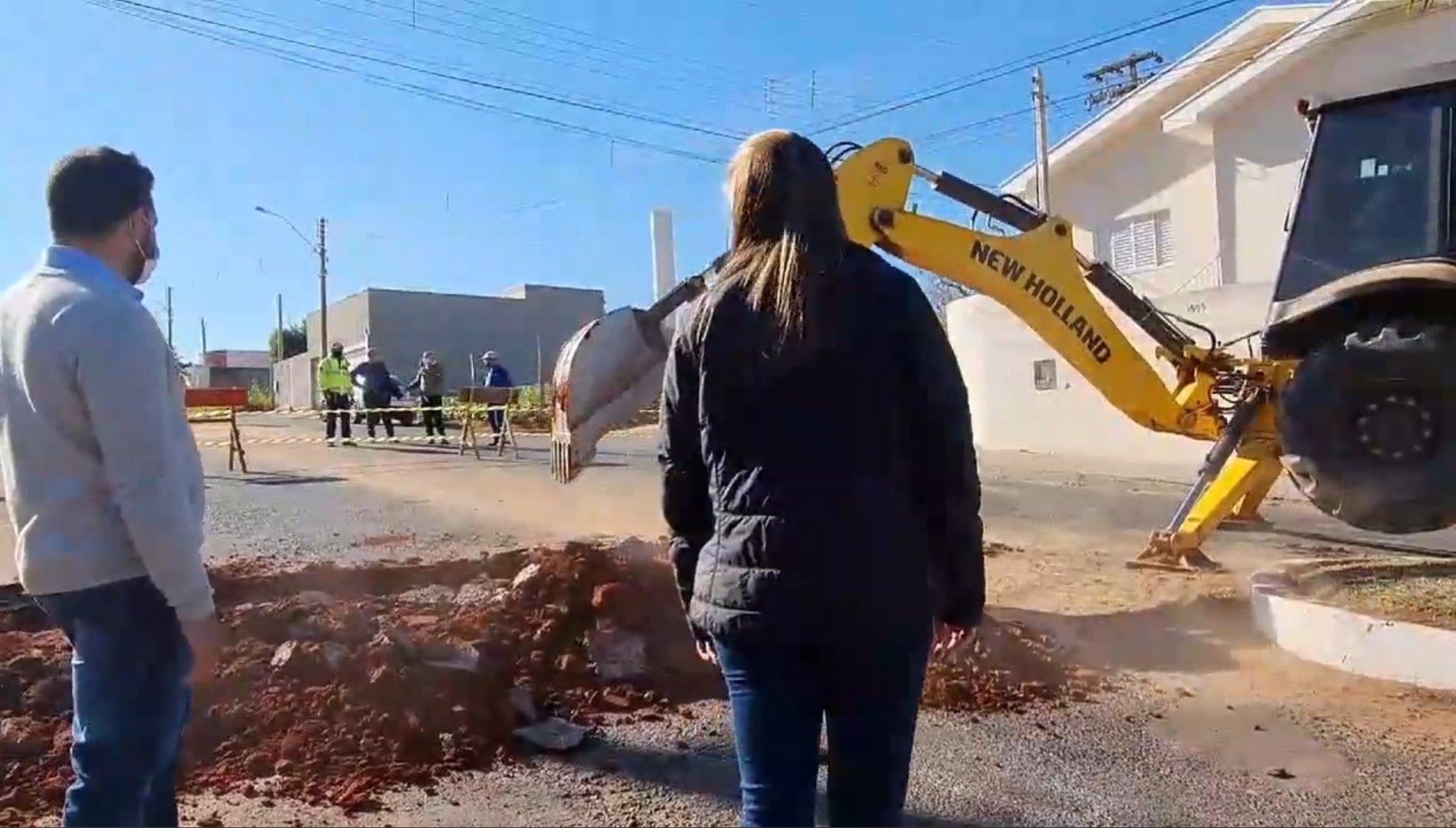 Obras de drenagem são iniciadas na avenida Faustino Rodrigues Azenha Obras de drenagem são iniciadas na avenida Faustino Rodrigues Azenha