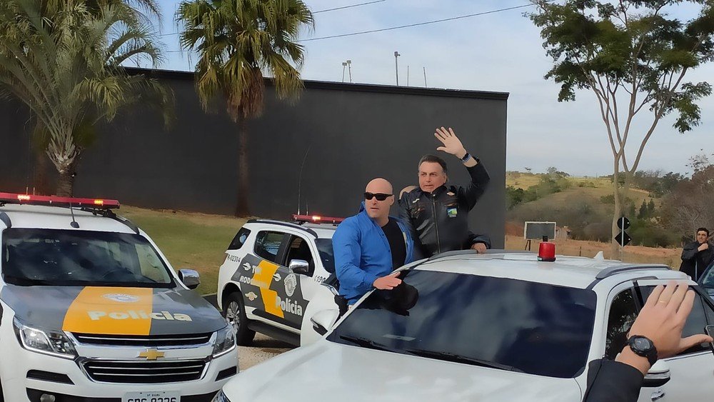 Bolsonaro participa de passeio de motociclistas em Presidente Prudente Bolsonaro participa de passeio de motociclistas em Presidente Prudente