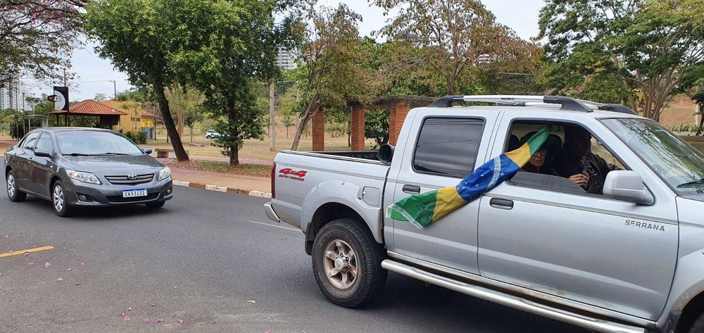 Manifestantes fazem carreata a favor do voto impresso em Presidente Prudente