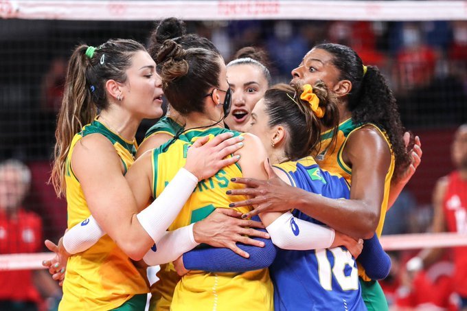 Brasil é prata no vôlei feminino após ser superado pelos EUA em Tóquio