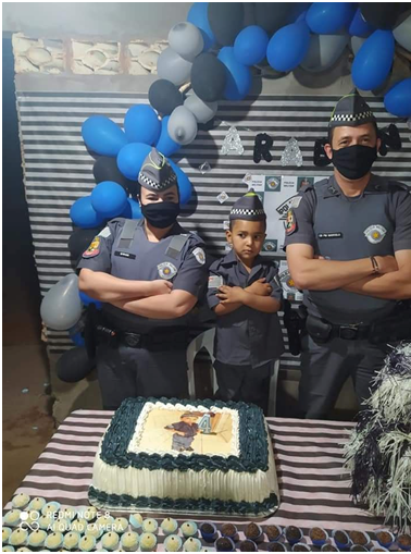 Polícia Militar de Presidente Venceslau faz surpresa no aniversário do menino Davi