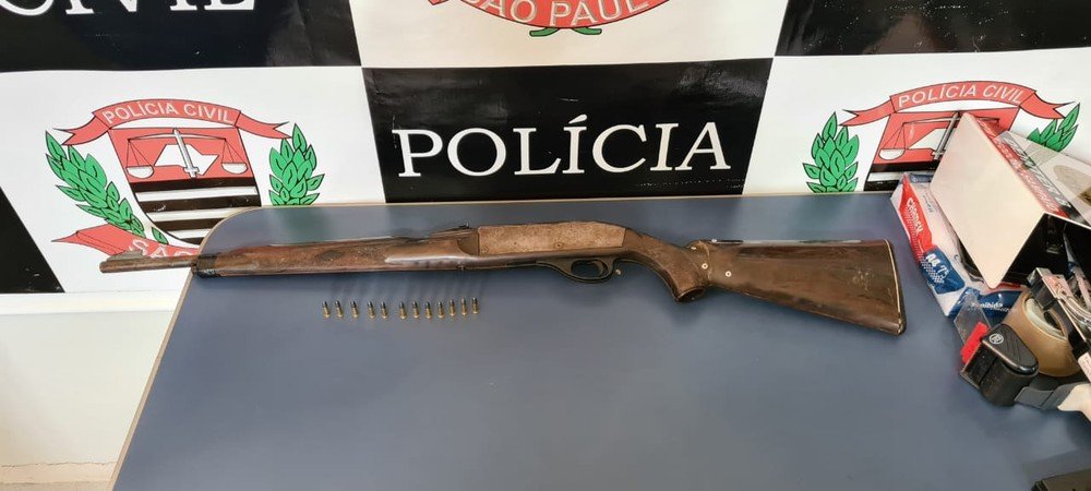 Três pessoas são detidas com armas e por suspeita de envolvimento em furto registrado em Presidente Epitácio Três pessoas são detidas com armas e por suspeita de envolvimento em furto registrado em Presidente Epitácio
