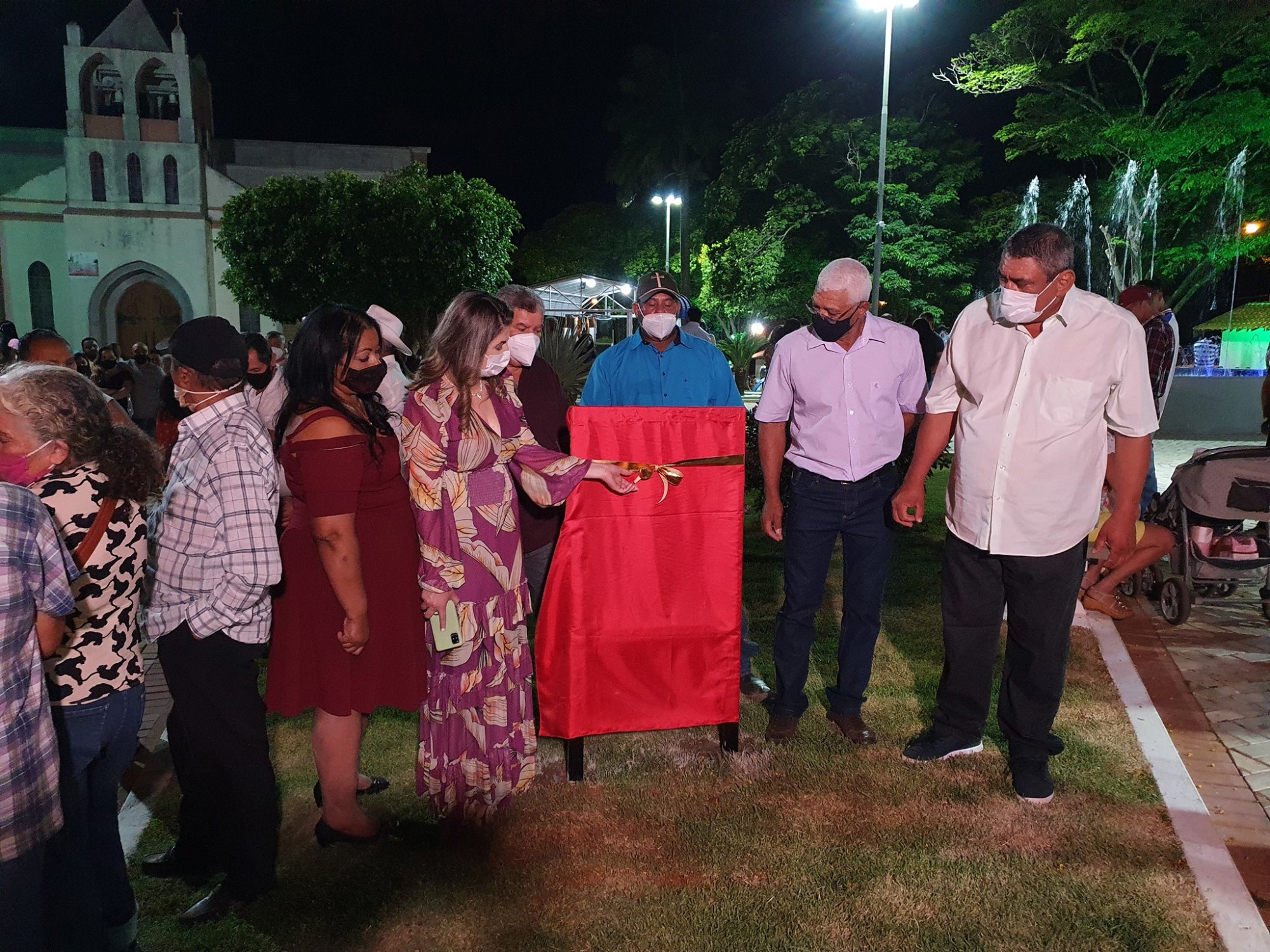 Praça da Matriz é reinaugurada em Piquerobi