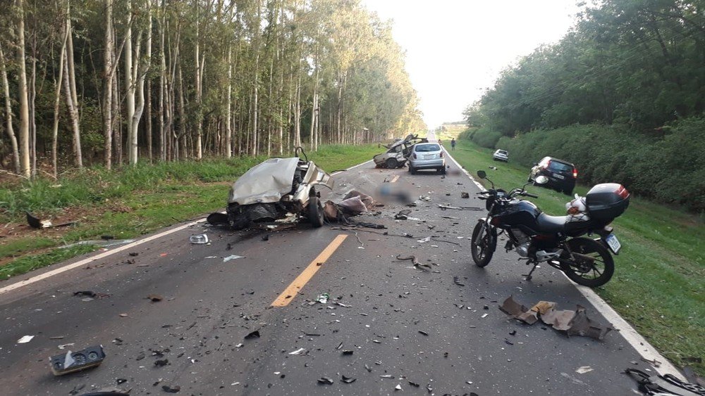 Acidente de trânsito provoca mortes em estrada vicinal Acidente de trânsito provoca mortes em estrada vicinal