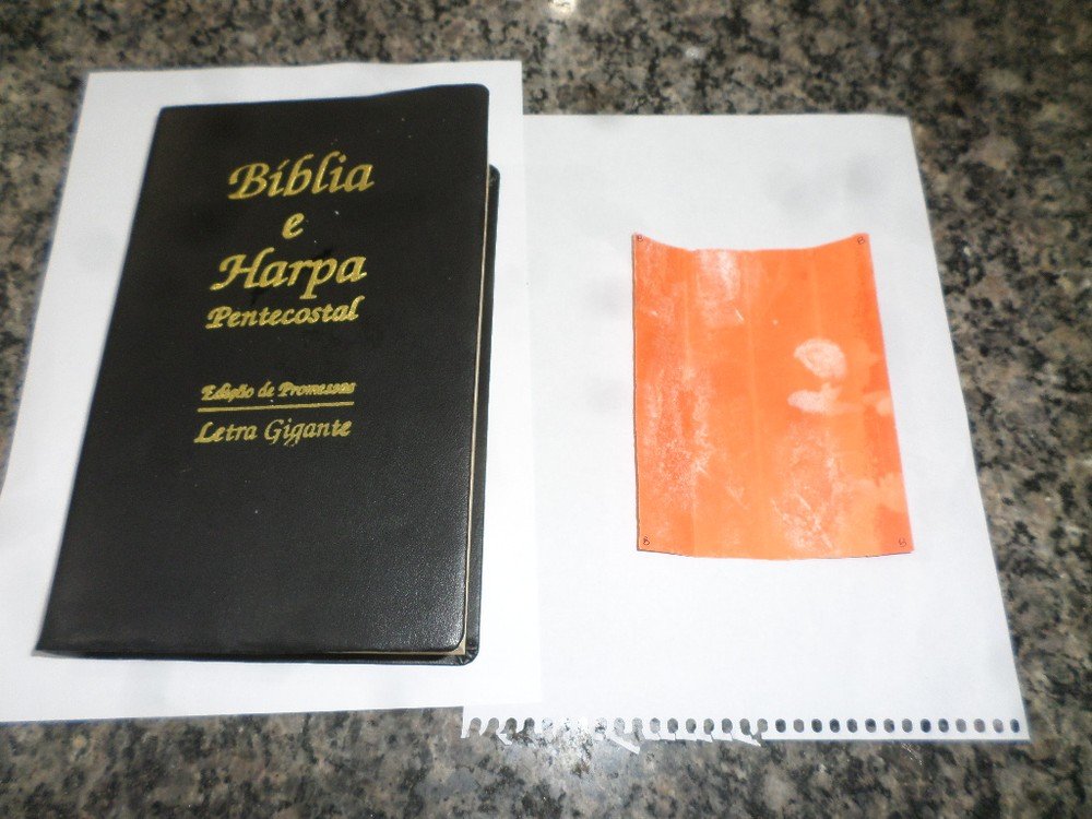 Funcionários de penitenciária encontram droga sintética escondida dentro de exemplares da Bíblia enviados por parentes a presos 