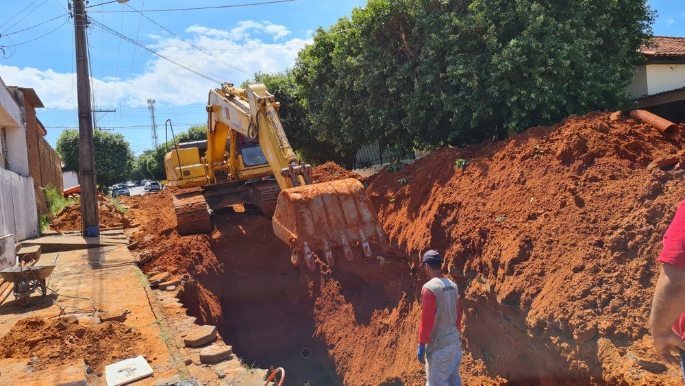 Prefeitura inicia obra para alterar galeria, após quase 6 meses do surgimento de cratera em cozinha de casa Prefeitura inicia obra para alterar galeria, após quase 6 meses do surgimento de cratera em cozinha de casa