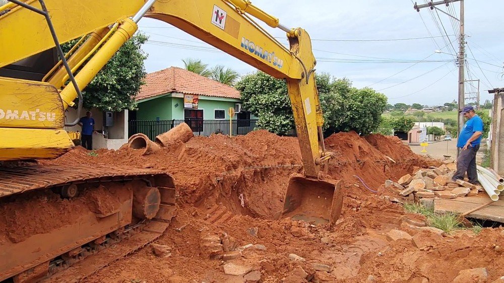 Prefeitura inicia obra para alterar galeria, após quase 6 meses do surgimento de cratera em cozinha de casa Prefeitura inicia obra para alterar galeria, após quase 6 meses do surgimento de cratera em cozinha de casa