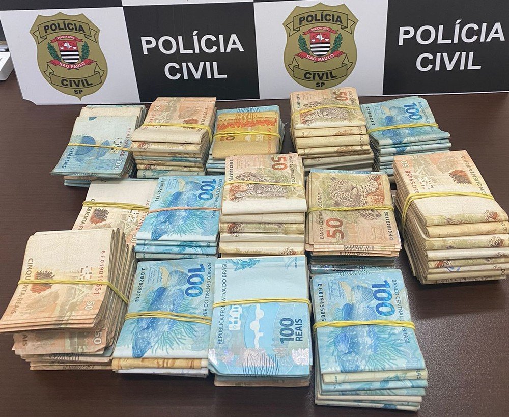 Operação Conexão apreende documentos, tratores e mais de 30 toneladas de defensivos agrícolas em fazenda Operação Conexão apreende documentos, tratores e mais de 30 toneladas de defensivos agrícolas em fazenda