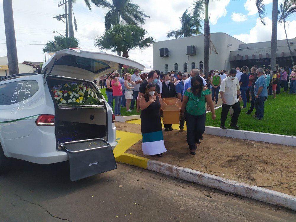 Vereador assassinado em Piquerobi é enterrado; nenhum suspeito foi identificado Vereador assassinado em Piquerobi é enterrado; nenhum suspeito foi identificado