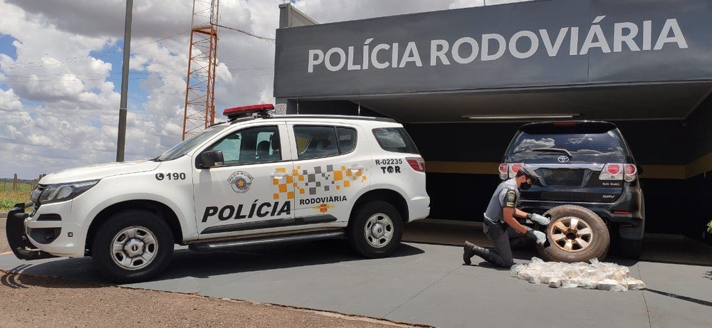 Operação apreende mais de R$ 1 milhão em dinheiro dentro de estepe de caminhonete Operação apreende mais de R$ 1 milhão em dinheiro dentro de estepe de caminhonete