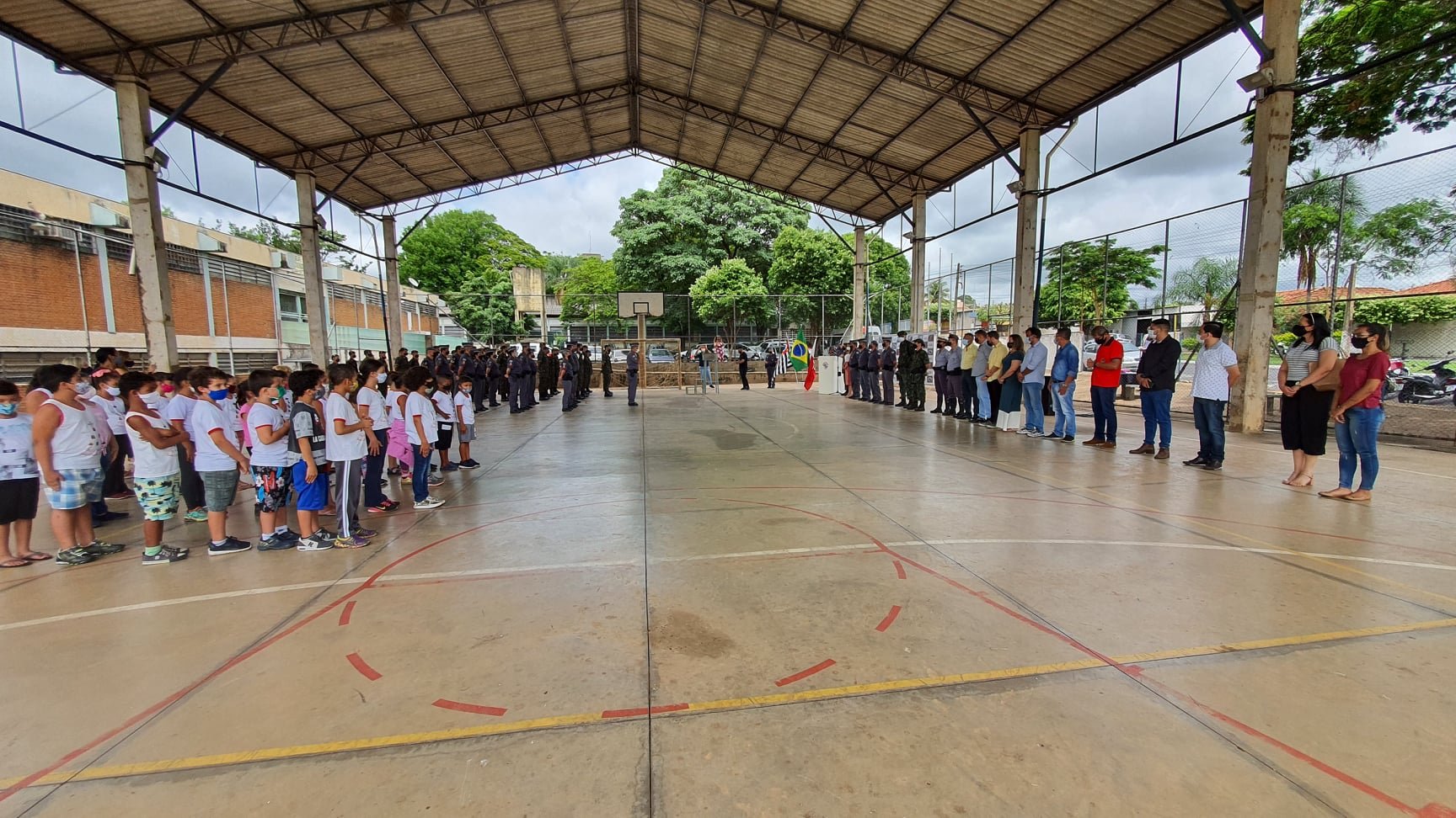 PM realiza solenidade do “Dia da Bandeira” em instituição de ensino de Presidente Venceslau PM realiza solenidade do “Dia da Bandeira” em instituição de ensino de Presidente Venceslau