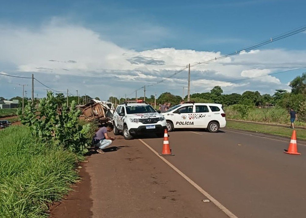 Acidente de trânsito entre três veículos deixa feridos em Presidente Epitácio Acidente de trânsito entre três veículos deixa feridos em Presidente Epitácio