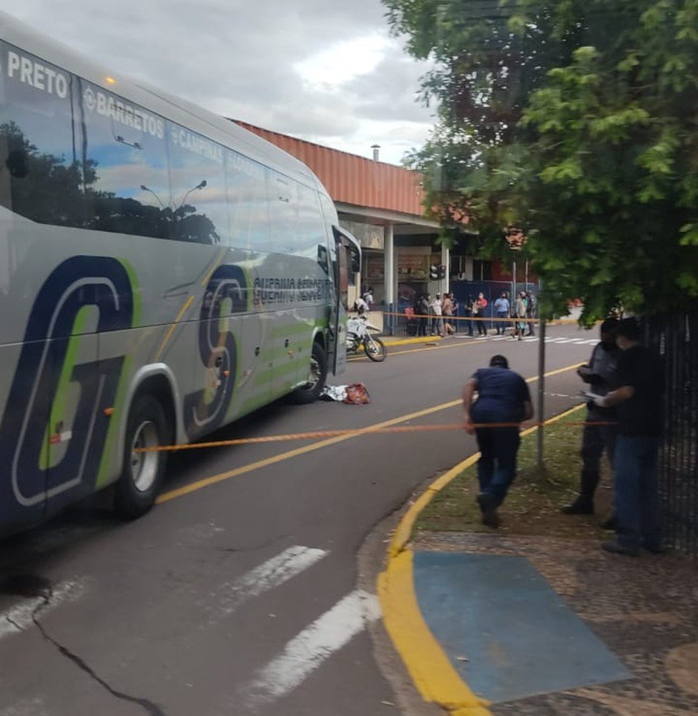 Ônibus atropela e mata pedestre na entrada do Terminal Rodoviário de Presidente Prudente Ônibus atropela e mata pedestre na entrada do Terminal Rodoviário de Presidente Prudente