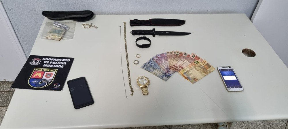 Homem é preso após matar e desfigurar rosto de mulher com pedaço de madeira Homem é preso após matar e desfigurar rosto de mulher com pedaço de madeira