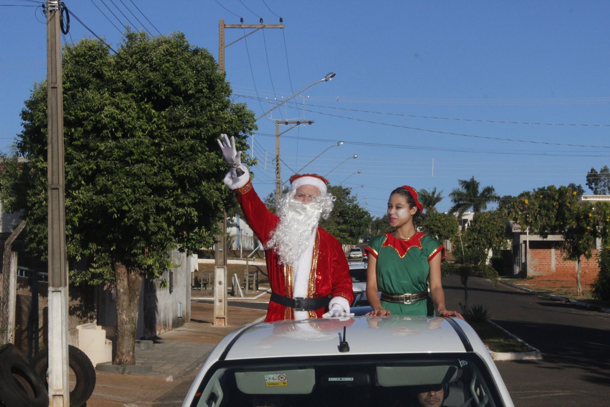 Chegada do Papai Noel em Piquerobi é realizada na praça central