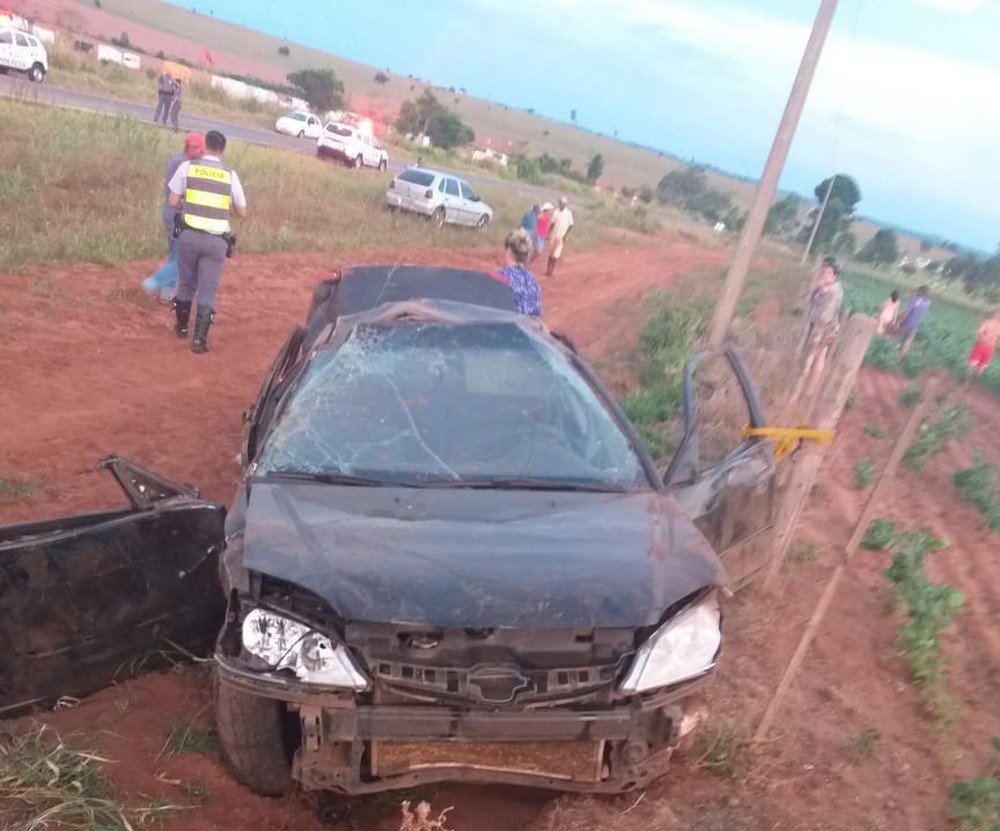 Capotamento em Eucides da Cunha mata mulher e deixa duas pessoas em estado grave Capotamento em Eucides da Cunha mata mulher e deixa duas pessoas em estado grave