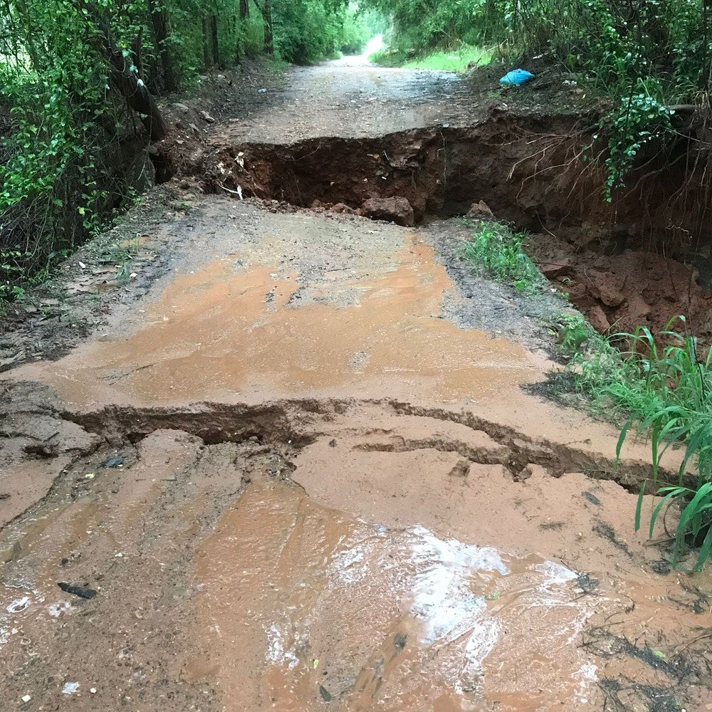 Chuva causa alagamentos e interdições em rodovias na região Chuva causa alagamentos e interdições em rodovias na região