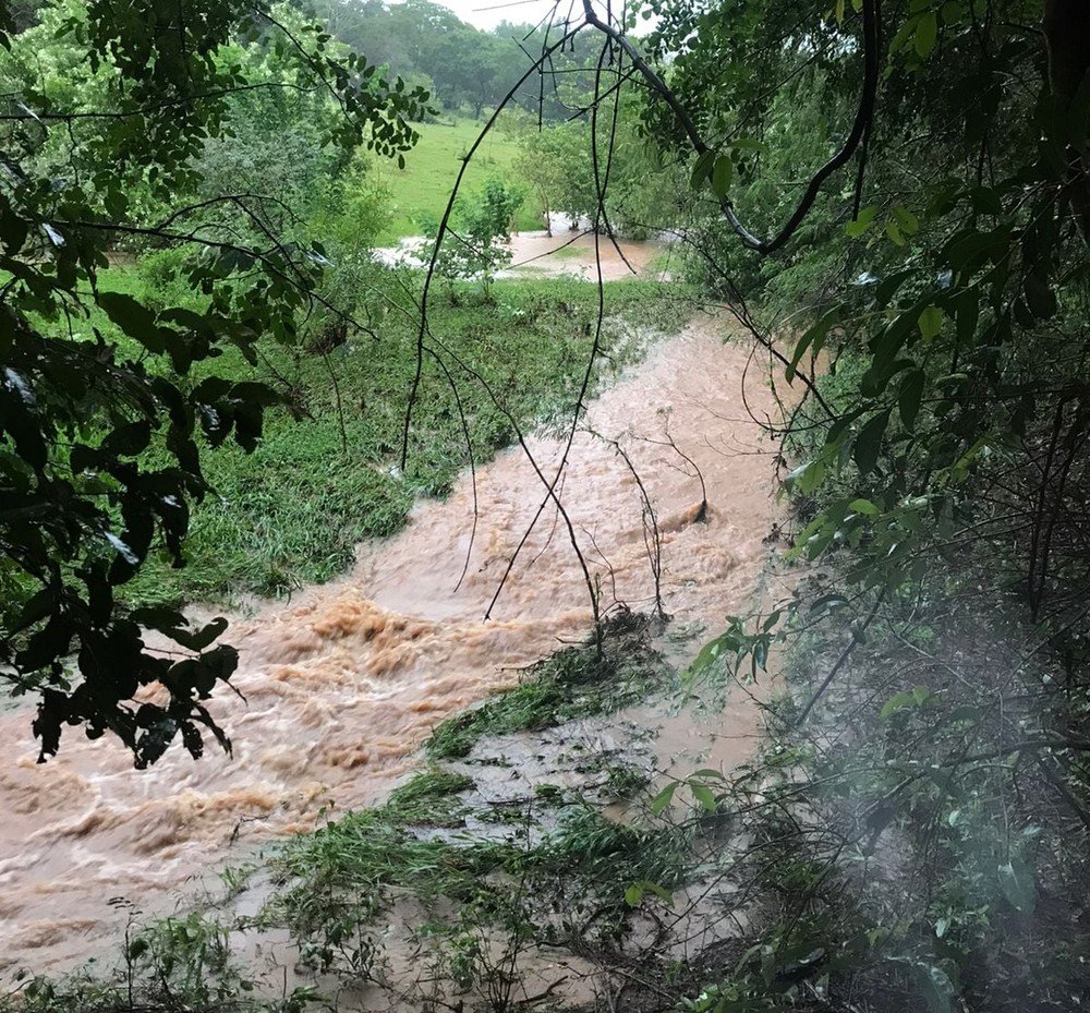 Chuva causa alagamentos e interdições em rodovias na região Chuva causa alagamentos e interdições em rodovias na região