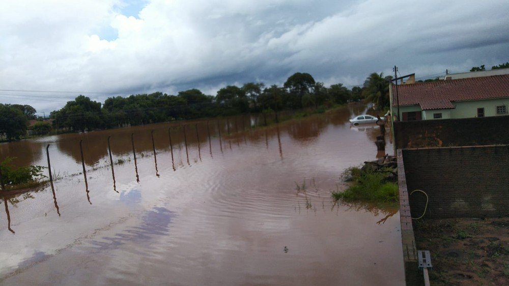 Chuva causa alagamentos e interdições em rodovias na região Chuva causa alagamentos e interdições em rodovias na região