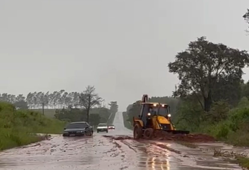 Prefeita Rute alerta para estragos provocados pela chuva em Caiuá Prefeita Rute alerta para estragos provocados pela chuva em Caiuá