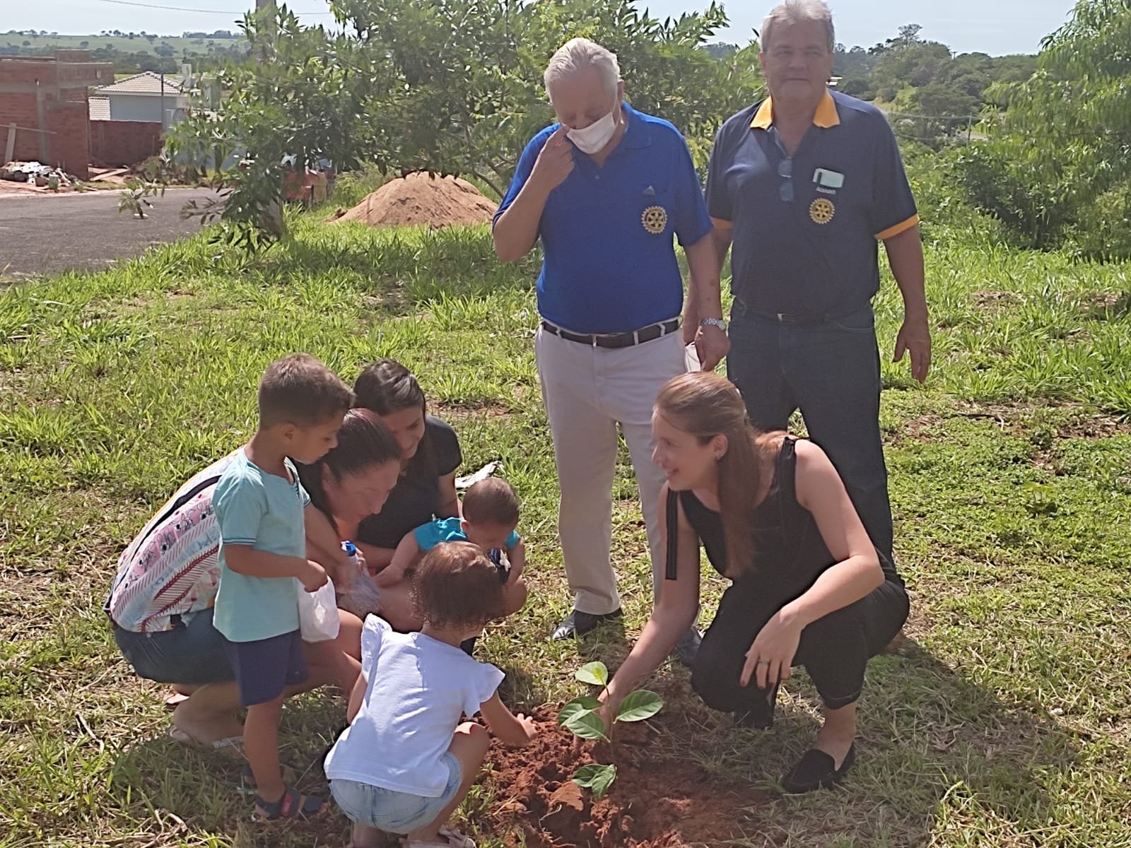 Rotary Club inaugura parquinho infantil dos bairros Petrona 1 e 2 Rotary Club inaugura parquinho infantil dos bairros Petrona 1 e 2