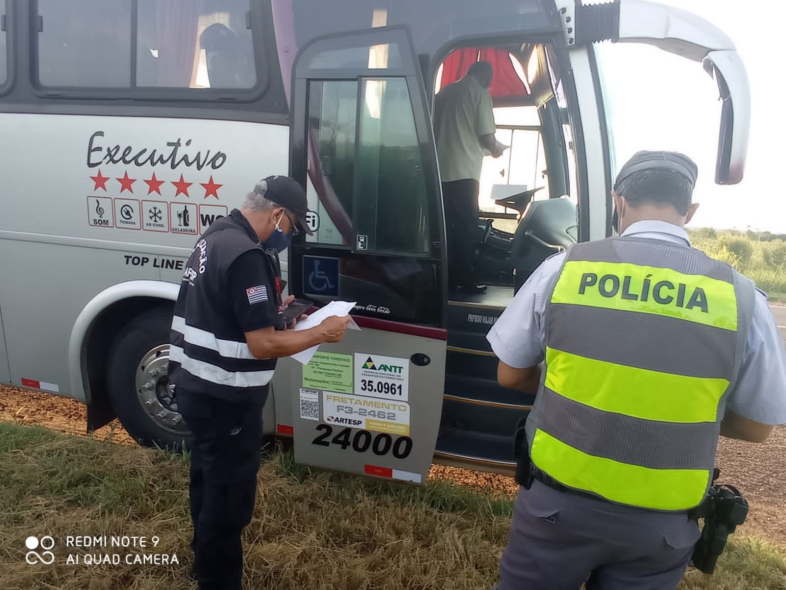 Operação de combate a transporte clandestino 'barra' 31 ônibus Operação de combate a transporte clandestino 'barra' 31 ônibus