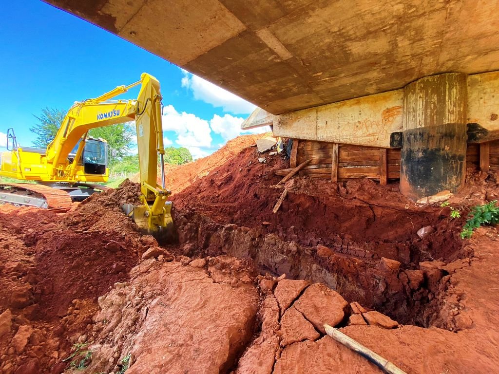 Iniciada reforma das cabeceiras na Ponte da Aymoré; local está interditado Iniciada reforma das cabeceiras na Ponte da Aymoré; local está interditado