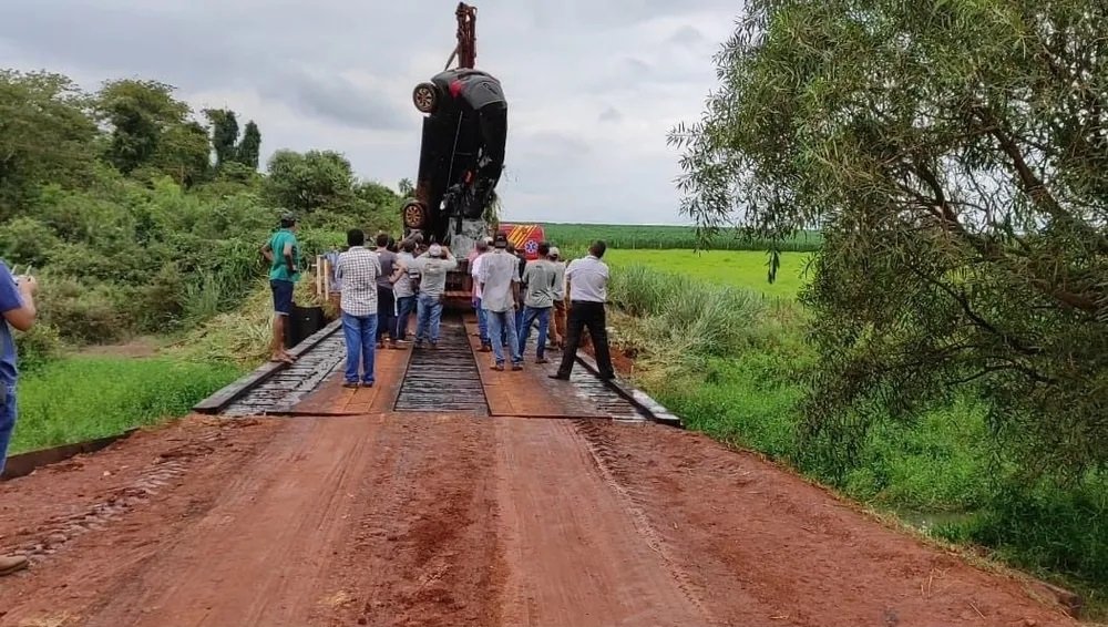 ‘Partida tão repentina e brusca’: amigos e familiares lamentam morte de dupla encontrada em carro submerso