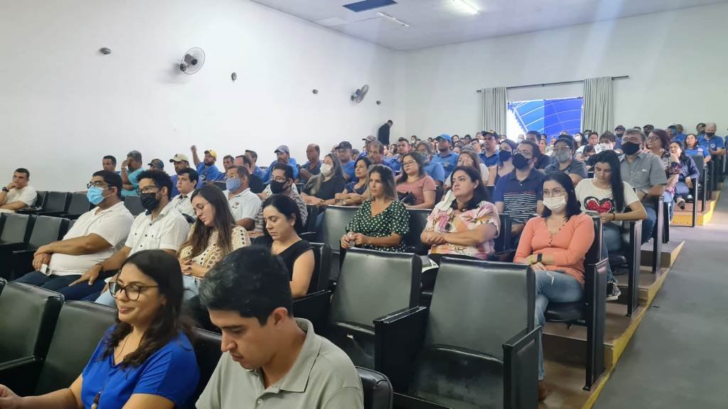Servidores municipais participam de palestra sobre educação financeira Servidores municipais participam de palestra sobre educação financeira