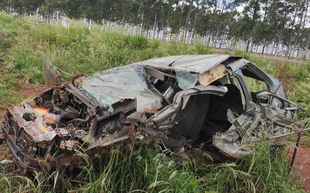 Mulher morre presa às ferragens em acidente na BR-267, em Bataguassu