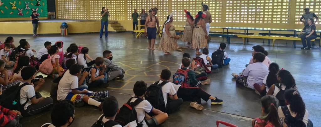 Integrantes de povo indígena realizam palestra em escola da Rede Municipal de Presidente Venceslau Integrantes de povo indígena realizam palestra em escola da Rede Municipal de Presidente Venceslau