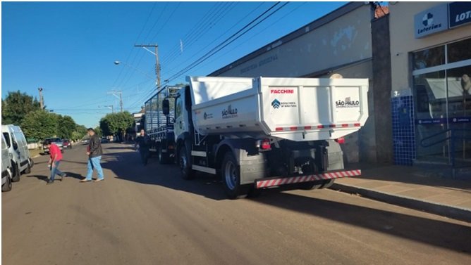 Caiuá recebe caminhões e ambulâncias destinadas pelo Governo Estadual Caiuá recebe caminhões e ambulâncias destinadas pelo Governo Estadual