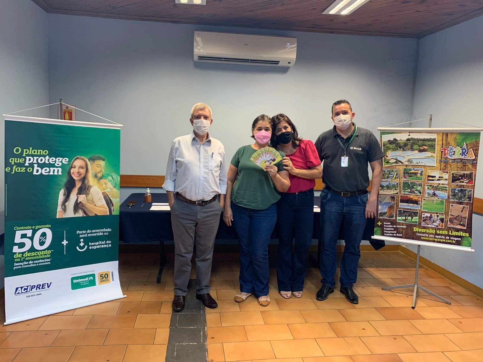 Sorteados na promoção da Aciprev recebem prêmios