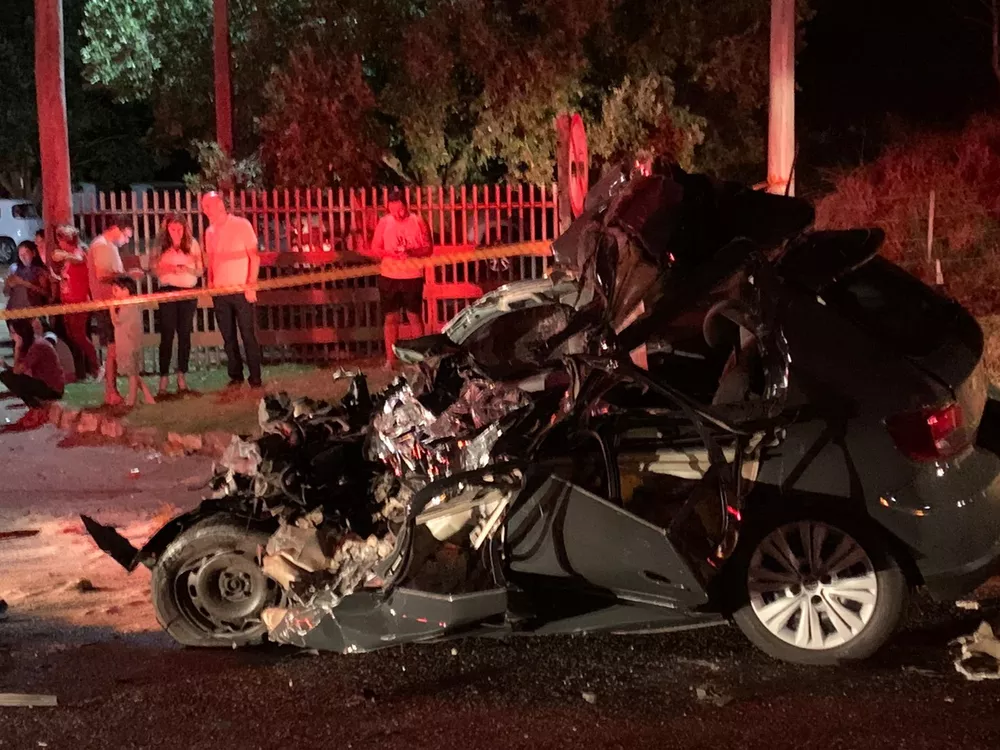 Mulher morre e cinco pessoas ficam feridas após batida entre carro e ônibus em Presidente Bernardes