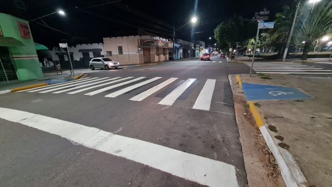 Sinalizações horizontais de avenidas centrais de Presidente Venceslau são revitalizadas por meio de convênio com o Detran-SP Sinalizações horizontais de avenidas centrais de Presidente Venceslau são revitalizadas por meio de convênio com o Detran-SP