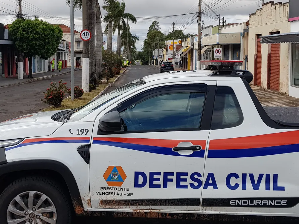 Serviço para recapeamento interdita trânsito em trecho da Avenida Tiradentes, em Presidente Venceslau Serviço para recapeamento interdita trânsito em trecho da Avenida Tiradentes, em Presidente Venceslau