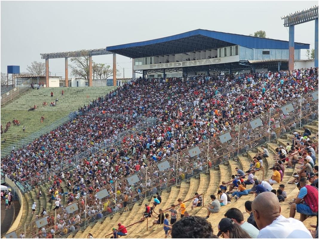 Invicto, Grêmio Prudente reúne quase 8 mil torcedores em conquista do acesso Invicto, Grêmio Prudente reúne quase 8 mil torcedores em conquista do acesso