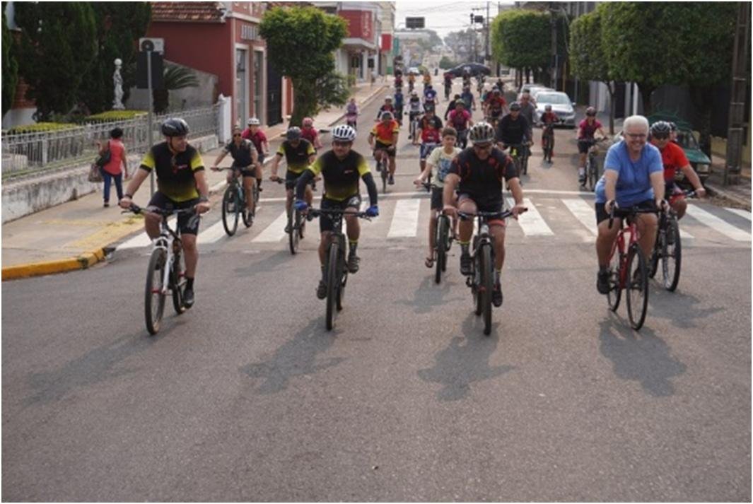 Passeio Ciclístico reúne dezenas de pessoas no centro de Presidente Venceslau Passeio Ciclístico reúne dezenas de pessoas no centro de Presidente Venceslau