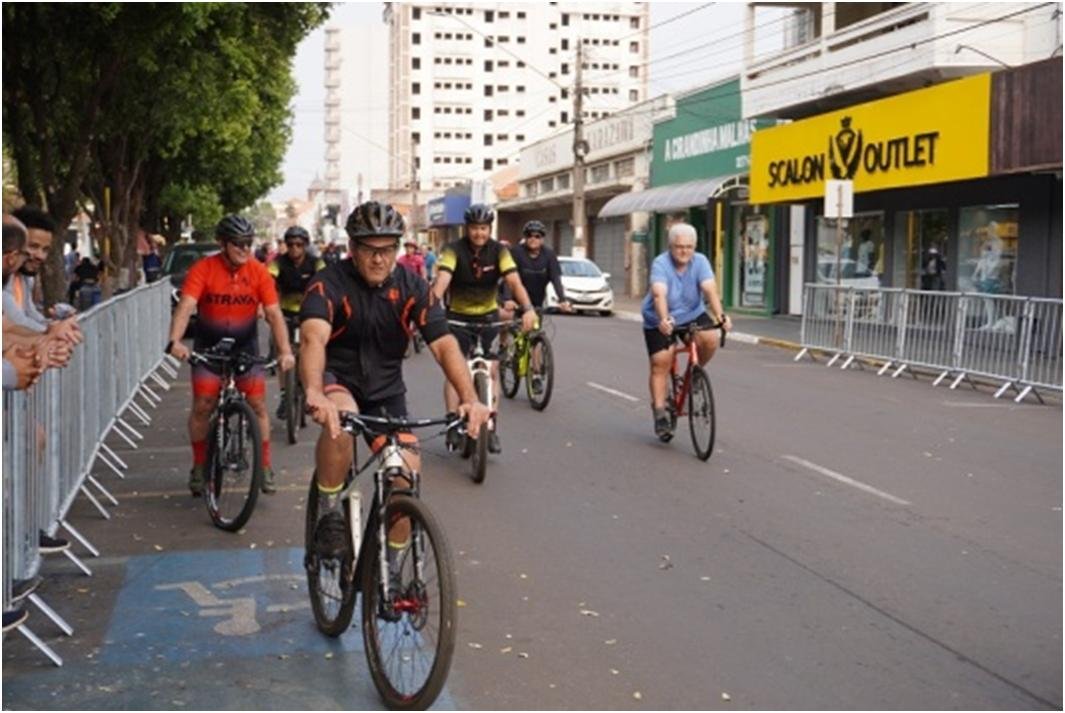 Passeio Ciclístico reúne dezenas de pessoas no centro de Presidente Venceslau Passeio Ciclístico reúne dezenas de pessoas no centro de Presidente Venceslau