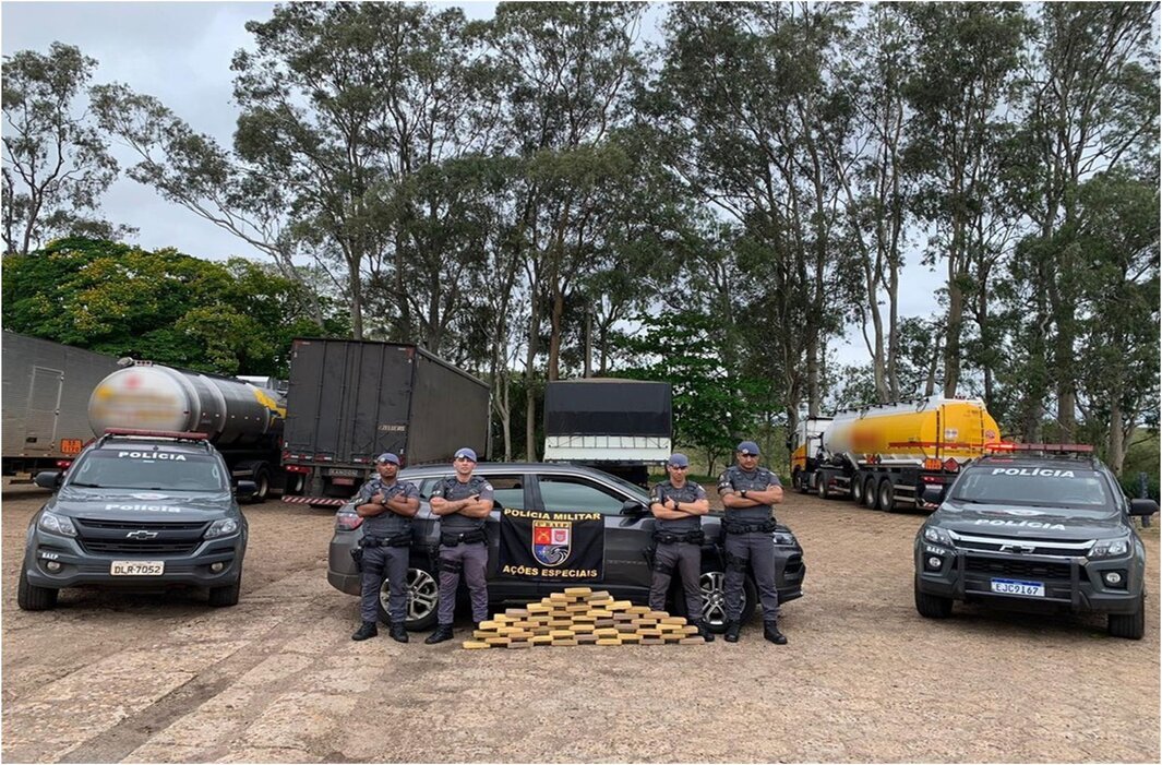 Ex-policial militar é flagrado com quase 50kg de crack e acaba preso por tráfico junto com comparsa em Presidente Venceslau Ex-policial militar é flagrado com quase 50kg de crack e acaba preso por tráfico junto com comparsa em Presidente Venceslau