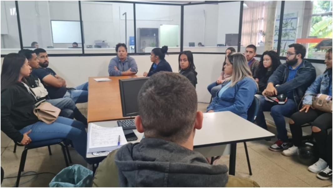 Prefeitura de Presidente Venceslau promove reunião entre monitores de ônibus escolares e empresa terceirizada