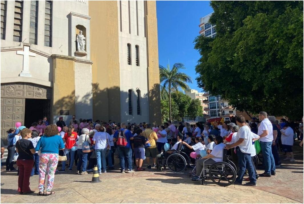 Fiéis católicos participam de Marcha pela Vida em Presidente Prudente (SP)