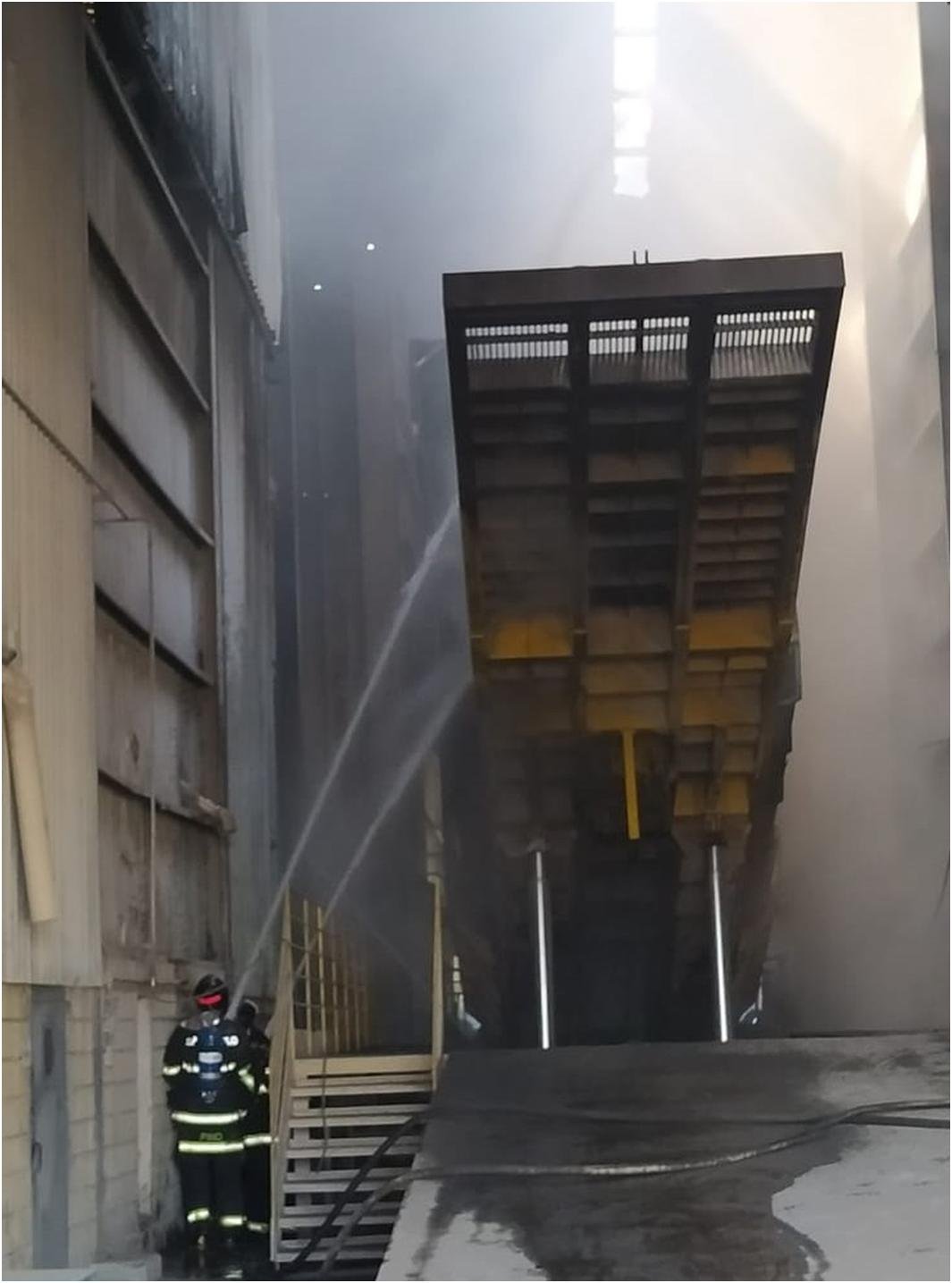 Incêndio atinge barracão de empresa de produtos agropecuários em Presidente Prudente